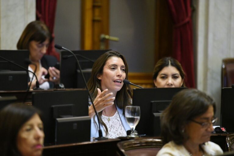 Florencia López denunció que la designación de Lucila Crexell en Canadá es el «pago de una coima» por la Ley Bases