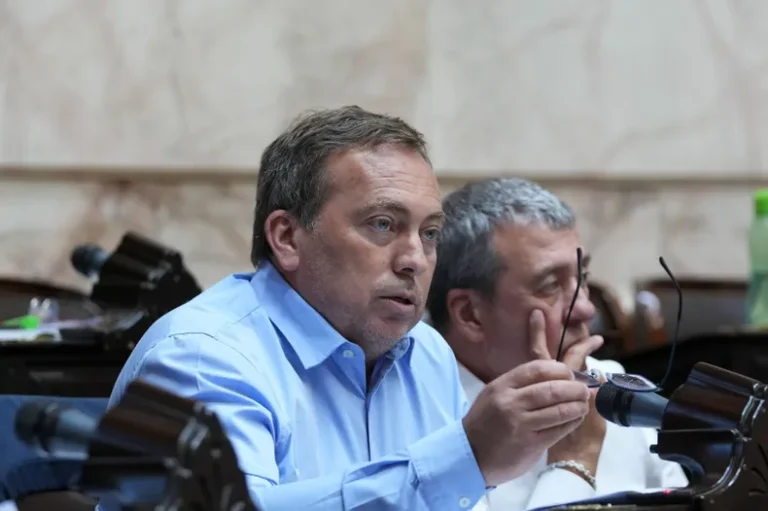 Martín Aveiro preside la reunión de la Comisión de Obras Públicas en la Cámara de Diputados NCN