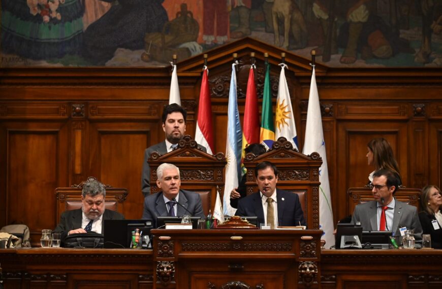 Parlasur firma acuerdos institucionales y debate prioridades regionales en su 107° Sesión Plenaria