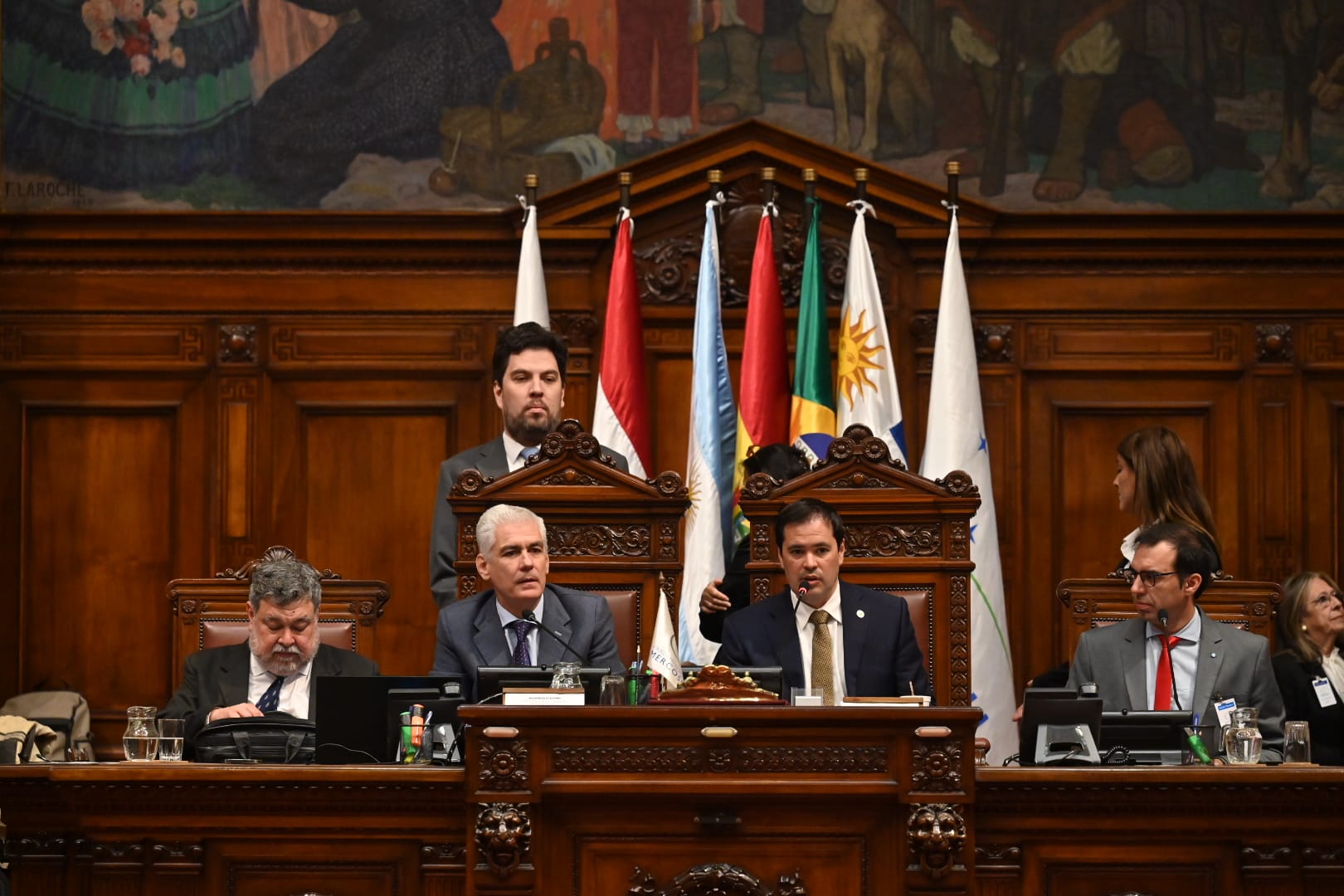 Parlasur firma acuerdos institucionales y debate prioridades regionales en su 107° Sesión Plenaria