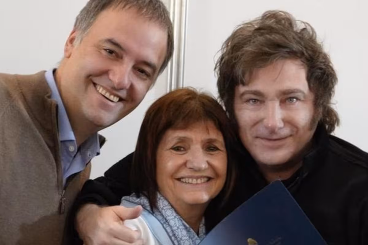 Javier Milei respalda a Manuel Adorni por declaración jurada