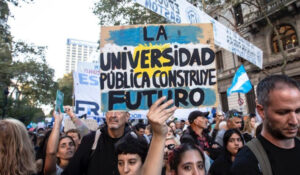 Movilización masiva en Plaza de Mayo por la Ley de Financiamiento Universitario NCN.