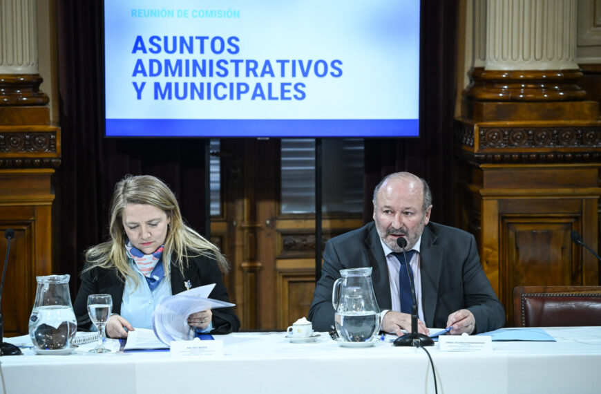 Senado: Asuntos Administrativos firmó dictámenes de transferencia de inmuebles