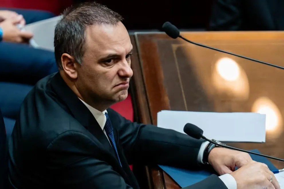 Senado: el oficialismo dejó caer la sesión y blindó a Adorni