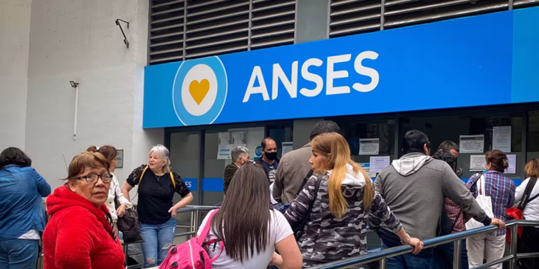 Jubilaciones: ANSES oficializó la mínima de julio y el bono