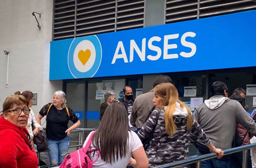 Jubilaciones: ANSES oficializó la mínima de julio y el bono