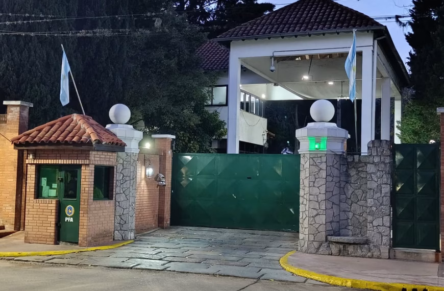 Adorni y Milei definen en Olivos la salida de la Jefatura de Gabinete