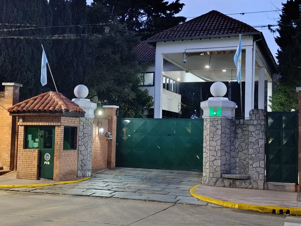 Adorni y Milei definen en Olivos la salida de la Jefatura de Gabinete
