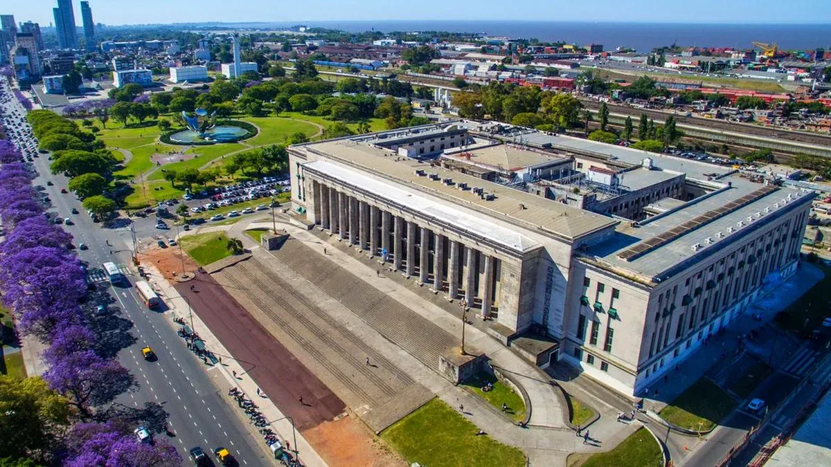 Ranking QS 2027: la UBA sostiene el 84° pese al desfinanciamiento