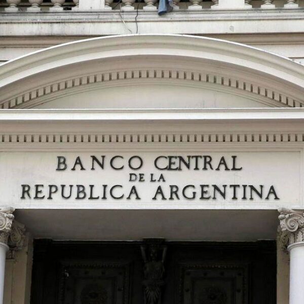 Carta Orgánica del BCRA: Milei impulsa limitar la emisión